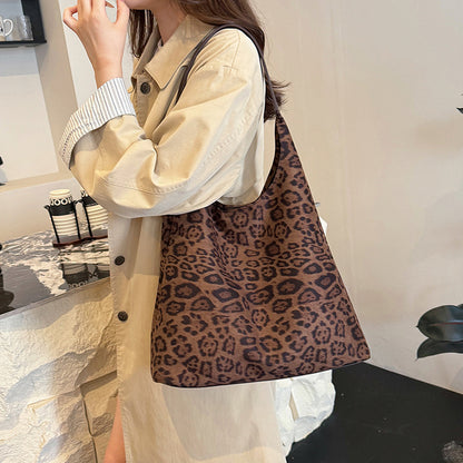 AUREA Shoulder Tote